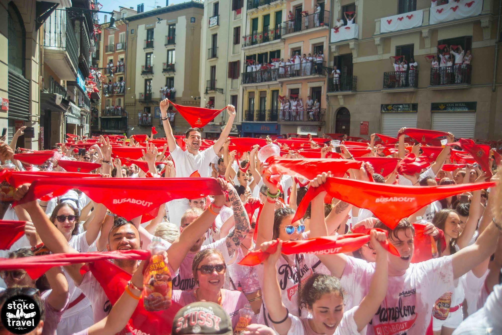 Pamplona Camping Hotell Aizoáin Exteriör bild