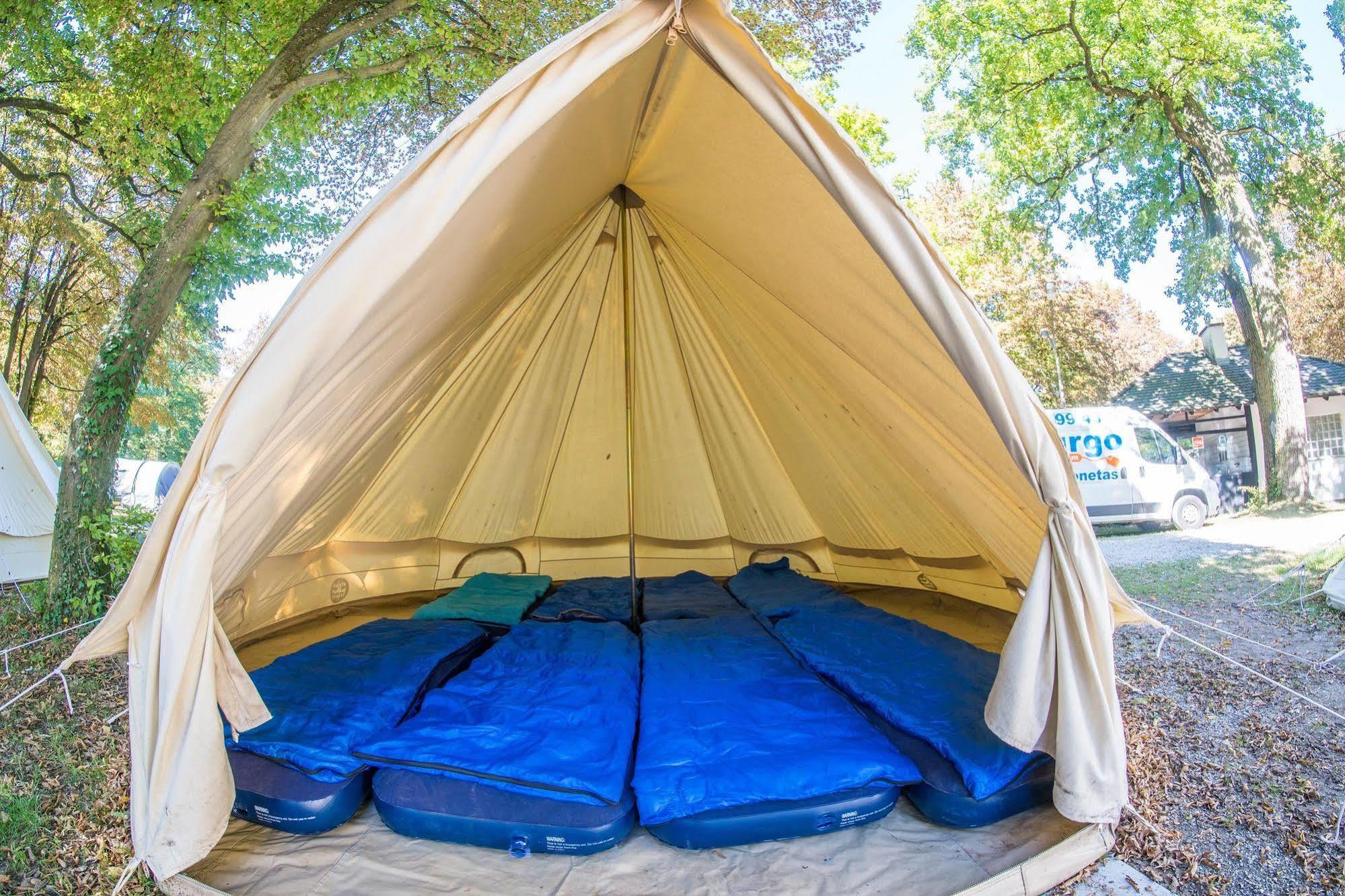 Pamplona Camping Hotell Aizoáin Exteriör bild
